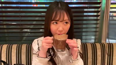 היא חברה שהשתייכה לאותו מועדון באוניברסיטה. והיא הבחורה הכי מושכת במועדון. זו אווירה סקסית יפנית.